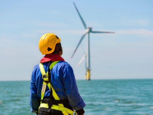 GB electricity market reform: Implications for the offshore wind sector